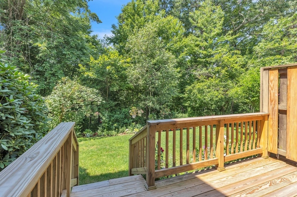 61 Abbey Memorial Dr, Chicopee MA  01020-1771 exterior