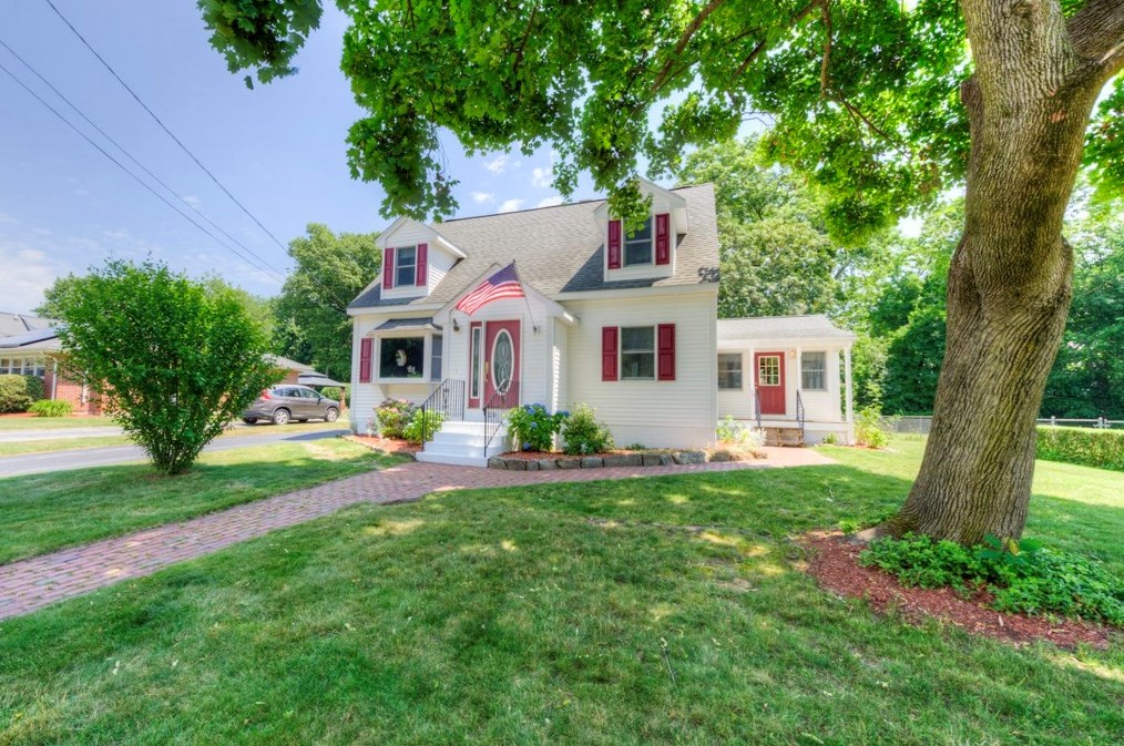 20 Falcon St, Worcester, MA 01603