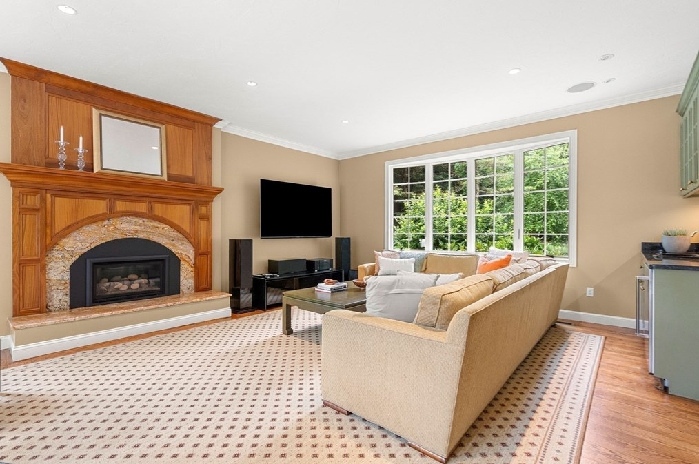 330 Grn St, Northborough MA 01532-1015 exterior