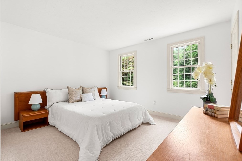 330 Grn St, Northborough MA 01532-1015 exterior