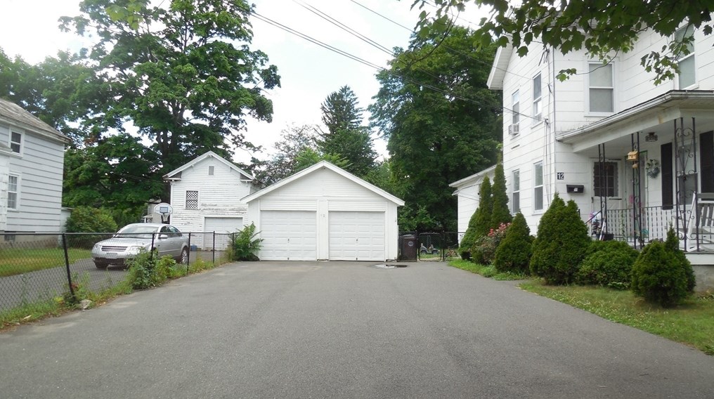 12 W School St, Montgomery, MA 01085