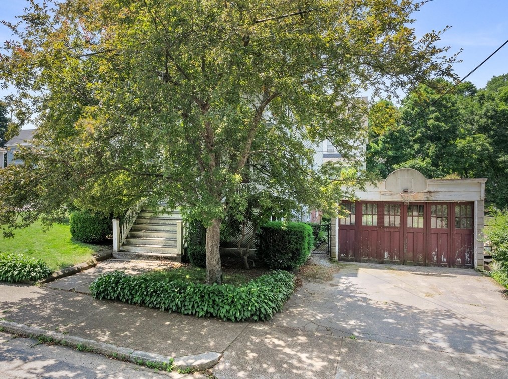 14 3rd St, Attleboro, MA 02703