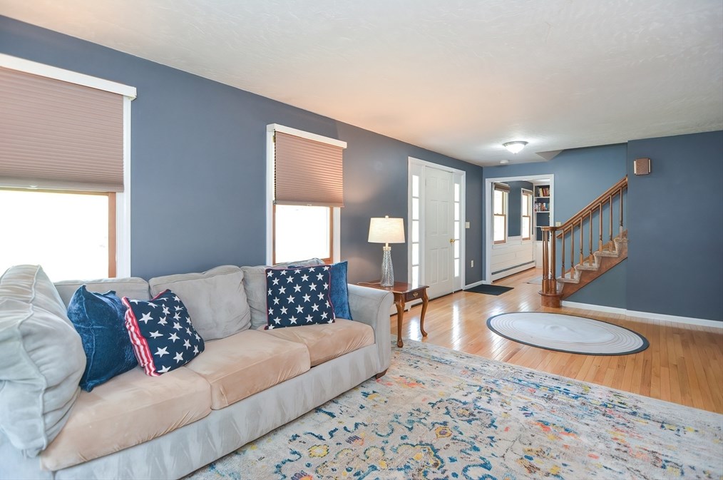 88 Brookside Dr, Uxbridge, MA 01569