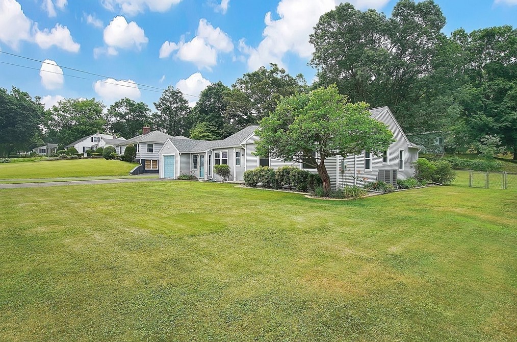 65 Bartels St, Springfield, MA 01128