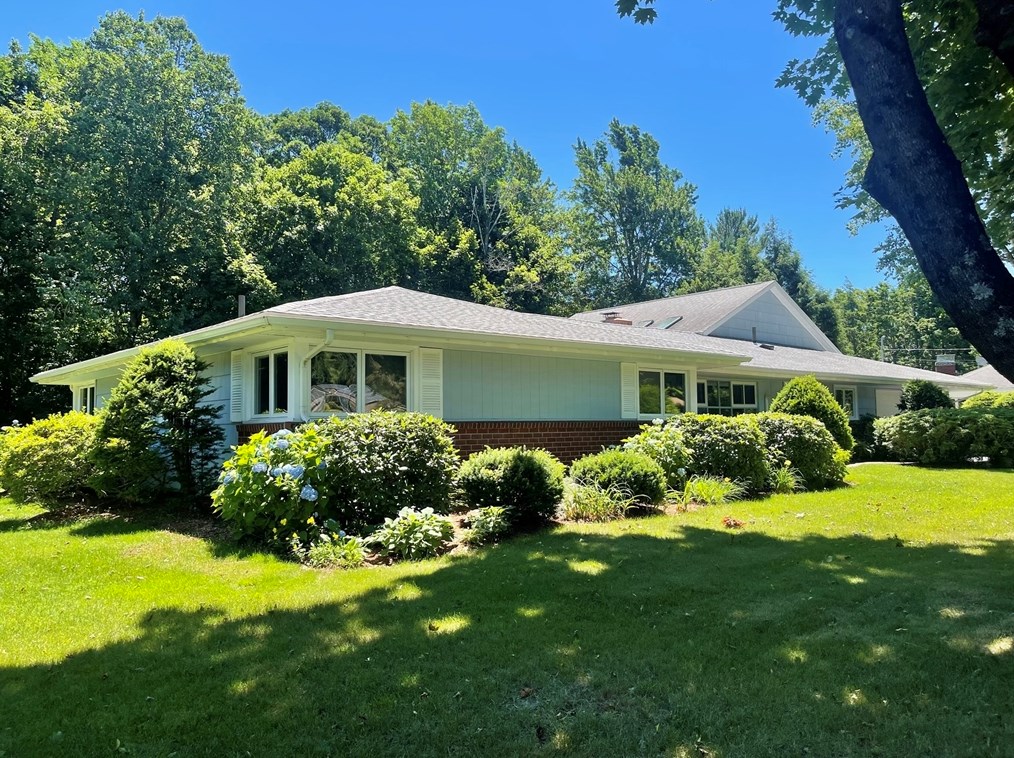 4 Birchwood Rd, Worcester, MA 01609