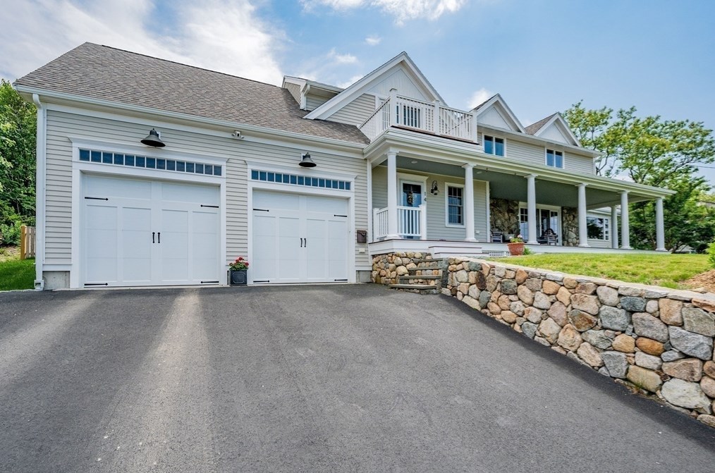 14 Holbrook Ave, Hull, MA 02045