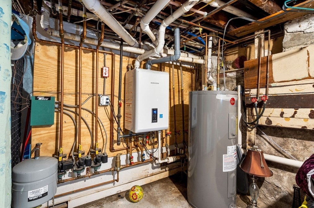 464 High St, Lawrence MA 01841-2322 exterior