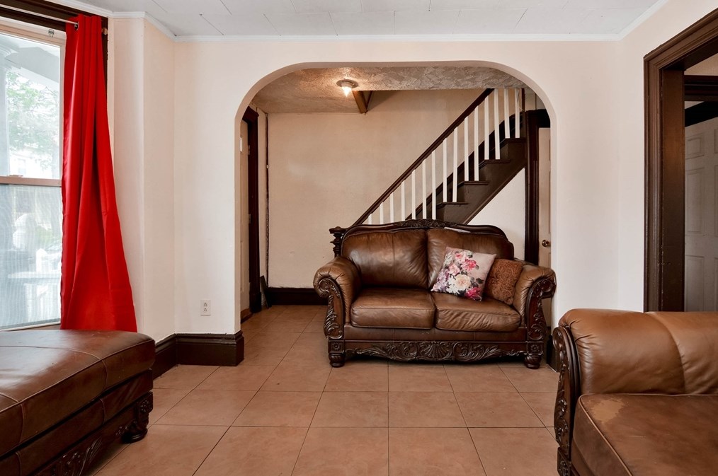 39 Haverhill St, Lawrence MA 01840-1811 exterior