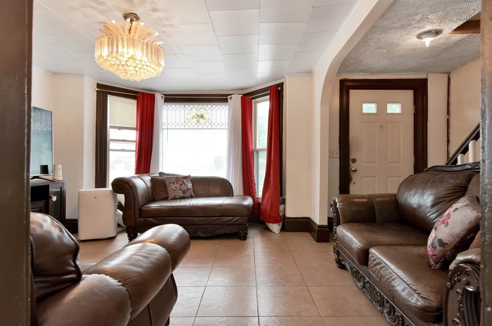 39 Haverhill St, Lawrence MA 01840-1811 exterior