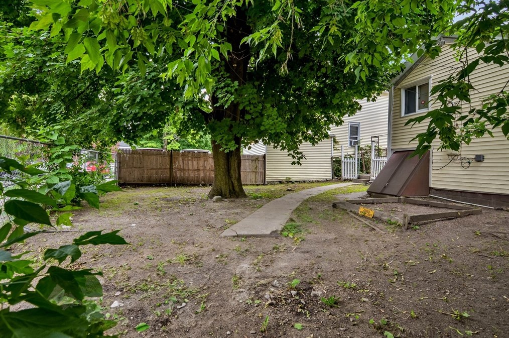 39 Haverhill St, Lawrence MA 01840-1811 exterior