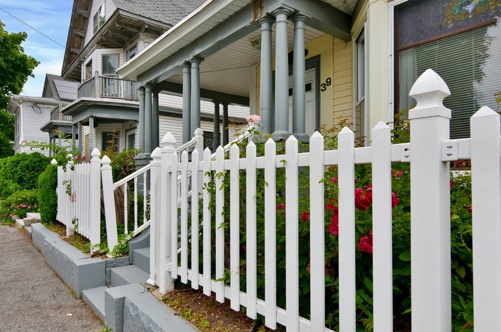 39 Haverhill St, Lawrence MA 01840-1811 exterior