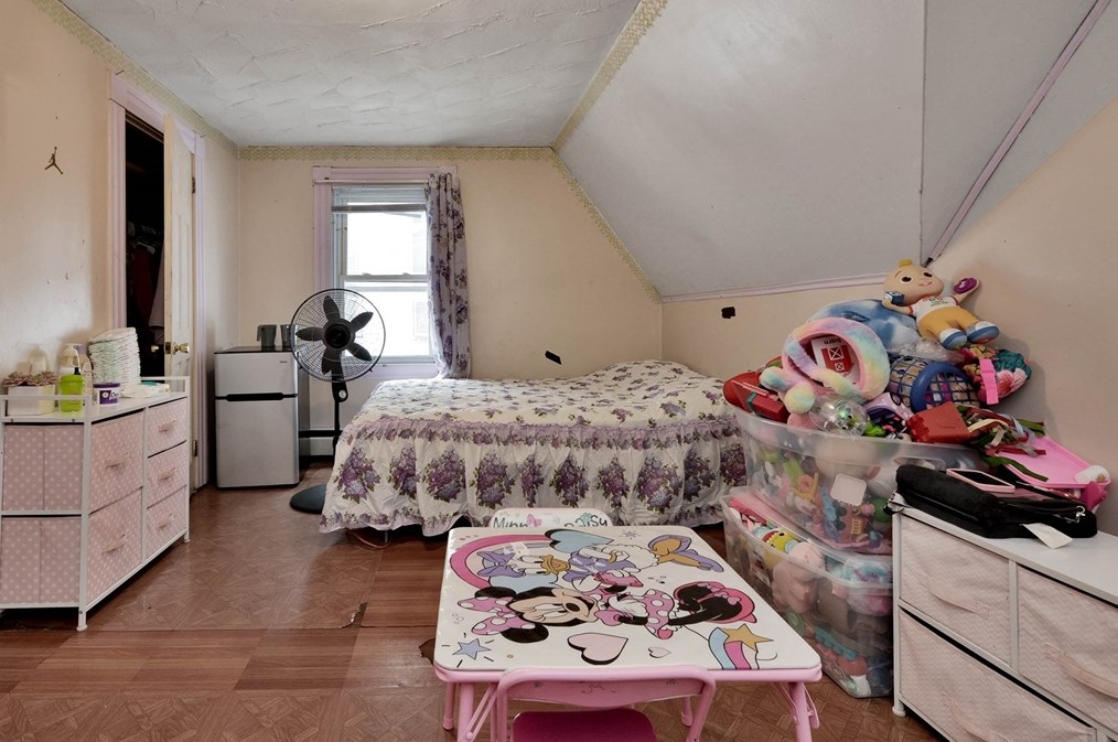 39 Haverhill St, Lawrence MA 01840-1811 exterior