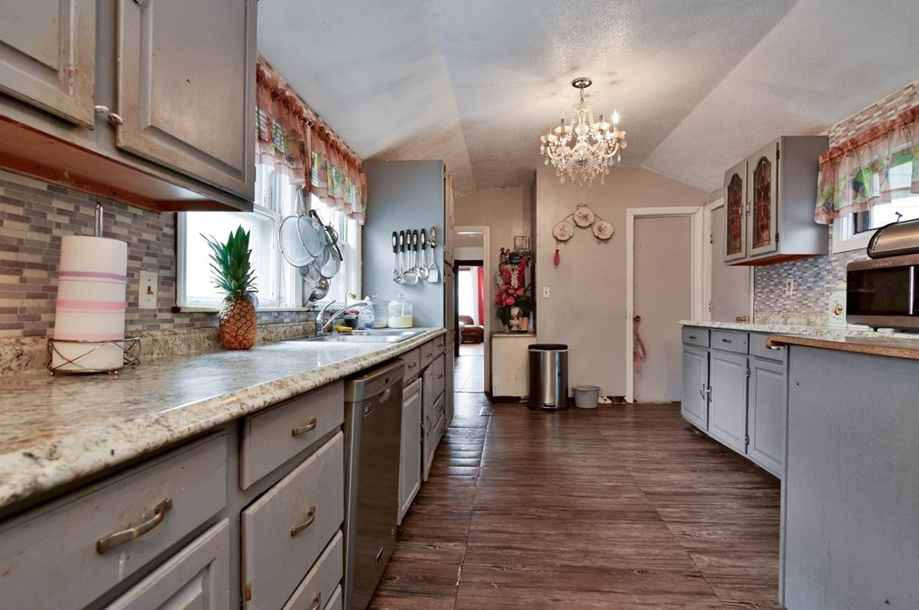 39 Haverhill St, Lawrence MA 01840-1811 exterior