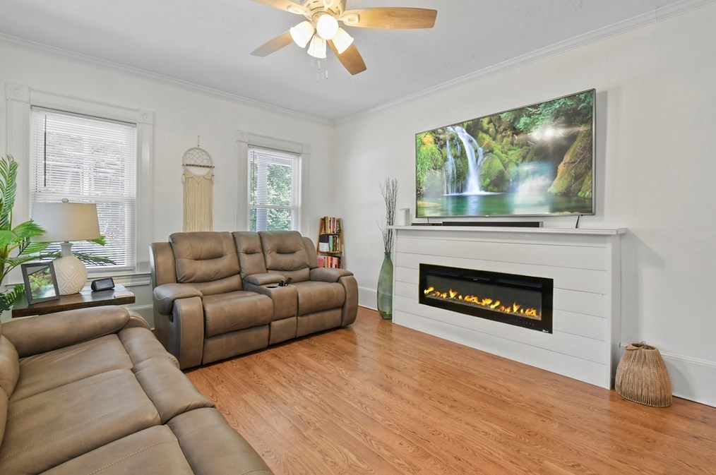 214 Pleasant St, Leominster MA  01453-6203 exterior