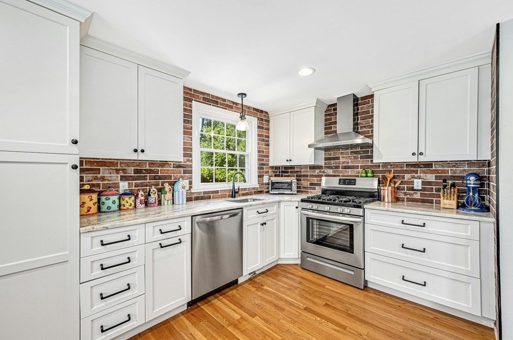 108 Marilyn St, Holliston, MA 01746-2036