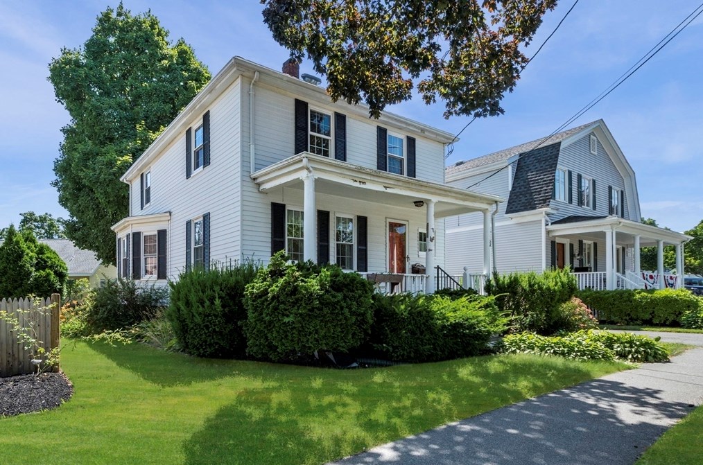 61 Poplar St, Danvers, MA 01923-2446