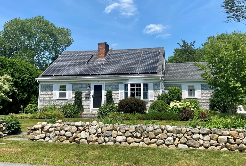 7 Longview Dr, Dartmouth, MA 02747 exterior