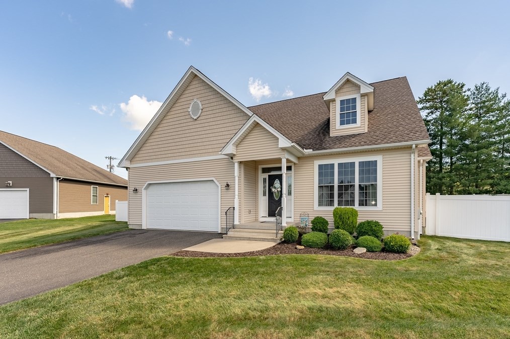 111 Caddyshack Dr, Chicopee, MA 01020