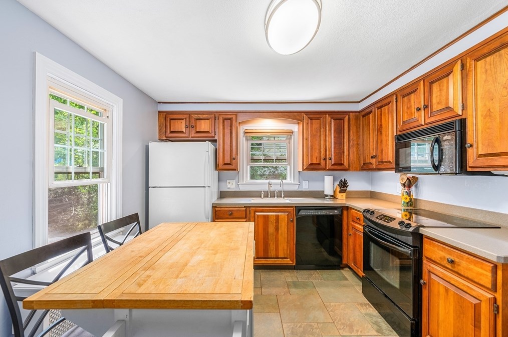 235 Emerson St, Springfield, MA 01118