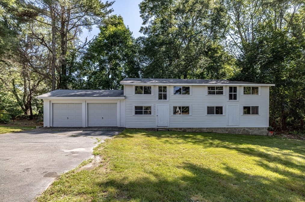 484 Collins Corner Rd, Dartmouth, MA 02747-1338