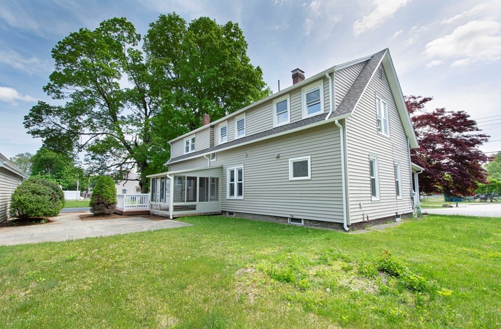 82 Slater St, Webster, MA 01570 exterior