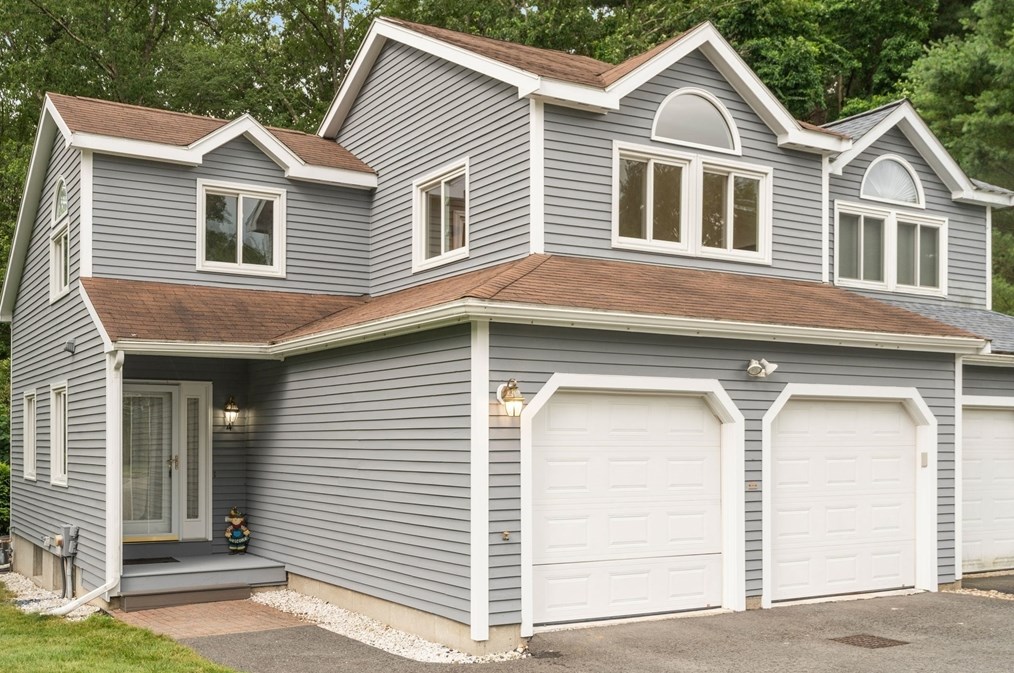 4 Lanes End, Natick, MA 01760-4141