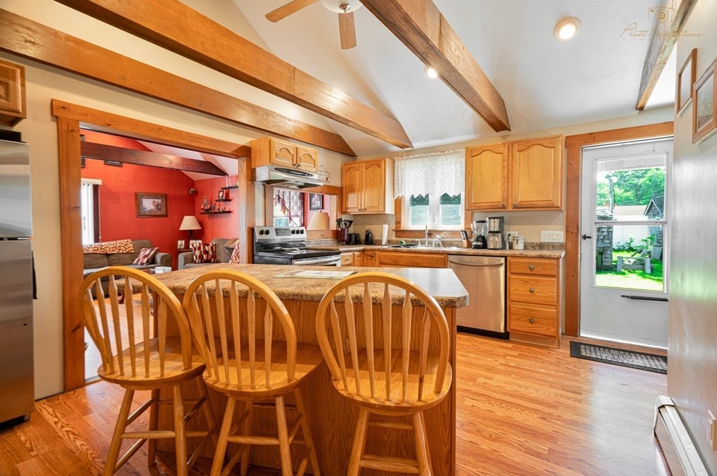 54 Lakeside Ave, Dartmouth MA 02747-1507 exterior