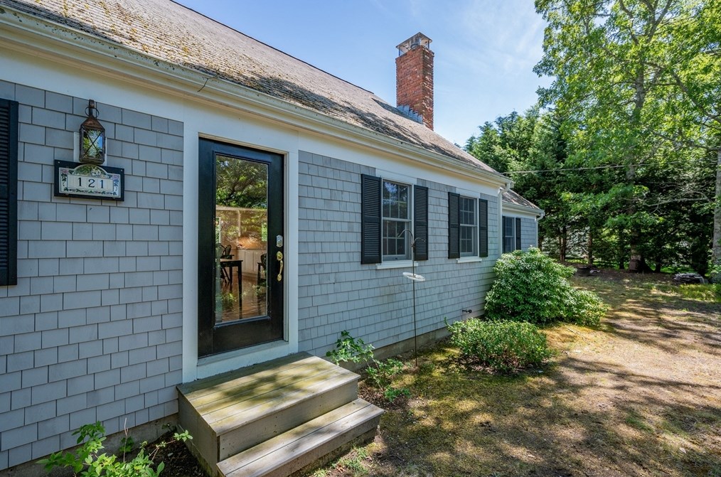 121 Cottonwood Rd, Harwich, MA 02645
