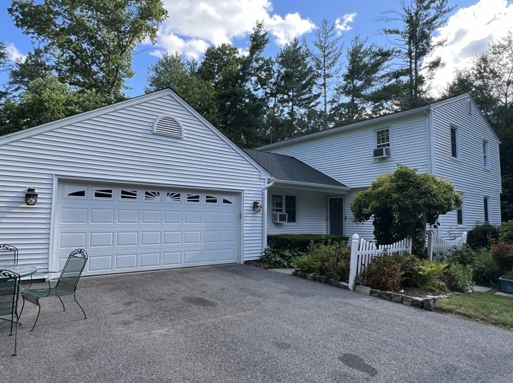 54 Genevieve Dr, Hampden, MA 01036