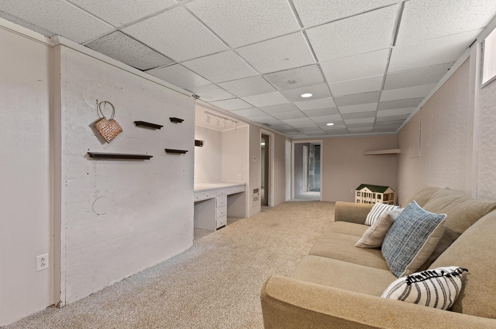 411 Main St, Lancaster MA  01523-2854 exterior