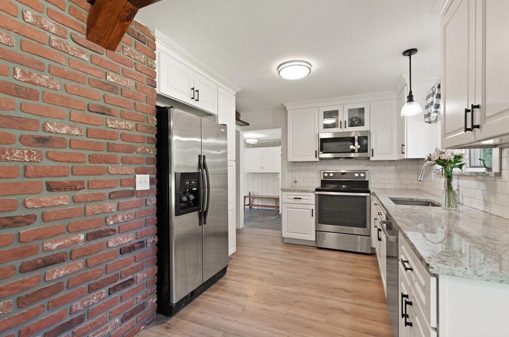 411 Main St, Lancaster MA  01523-2854 exterior