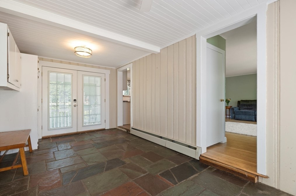 411 Main St, Lancaster MA  01523-2854 exterior