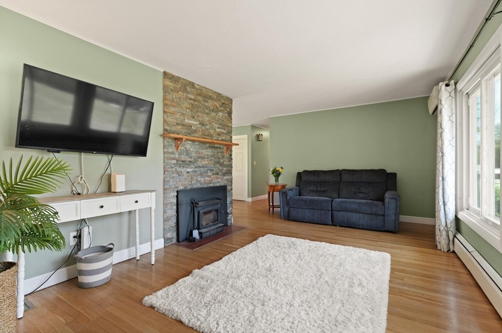 411 Main St, Lancaster MA  01523-2854 exterior