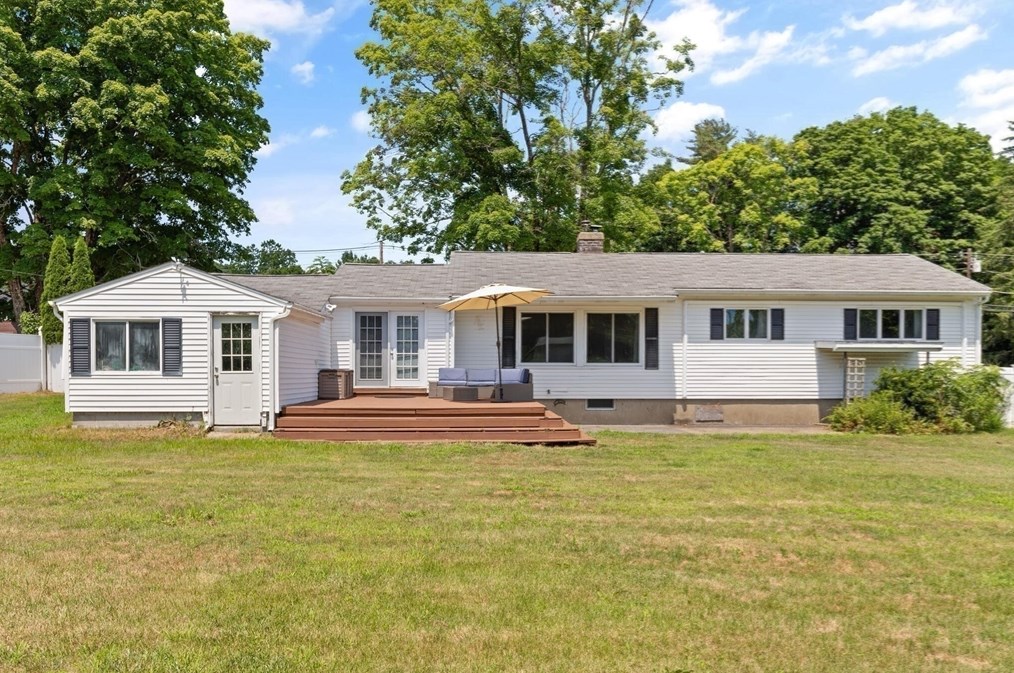 411 Main St, Lancaster MA  01523-2854 exterior