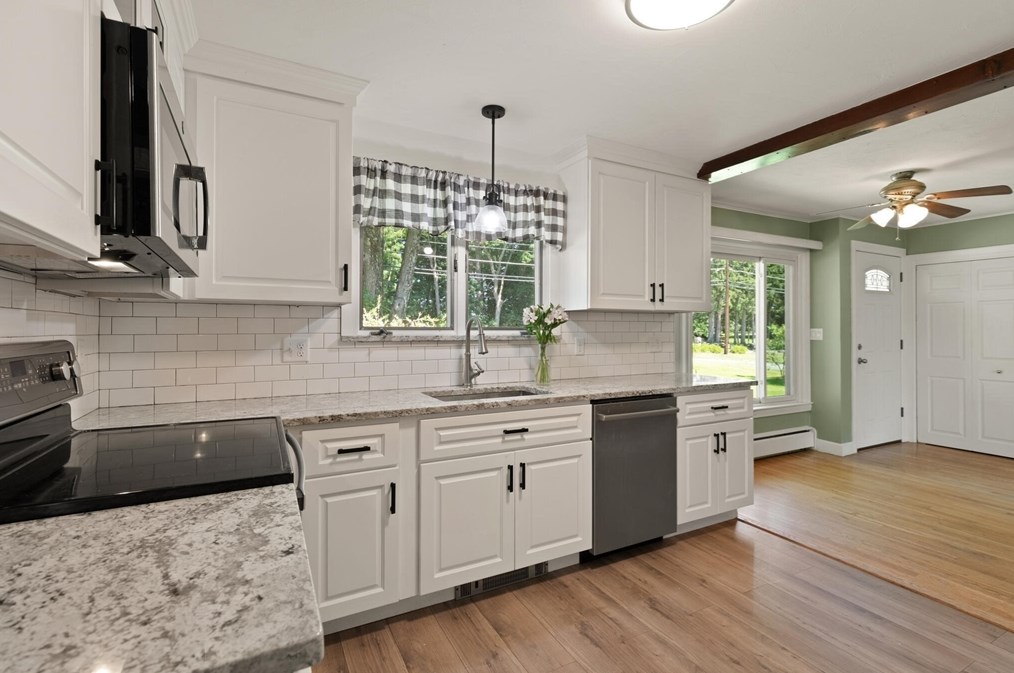 411 Main St, Lancaster MA  01523-2854 exterior