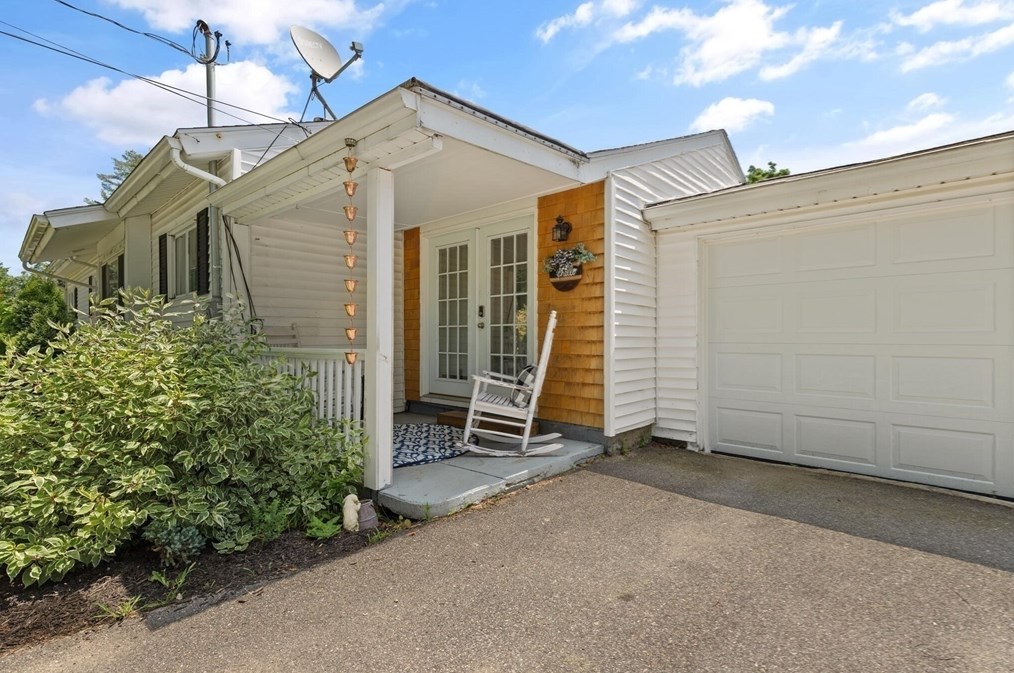 411 Main St, Lancaster MA  01523-2854 exterior