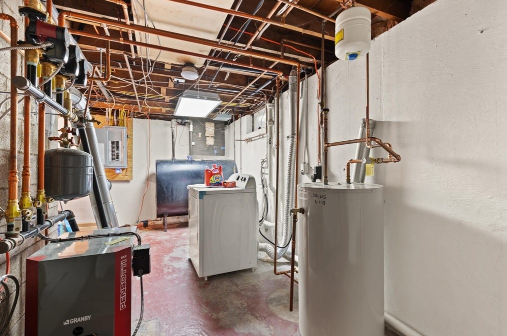 411 Main St, Lancaster MA  01523-2854 exterior