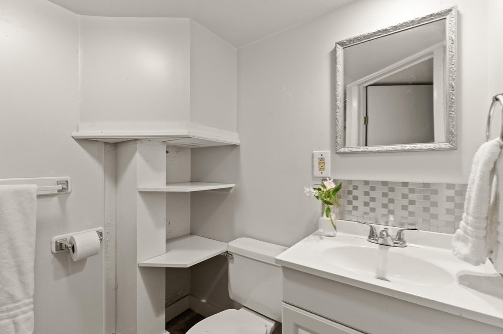 411 Main St, Lancaster MA  01523-2854 exterior