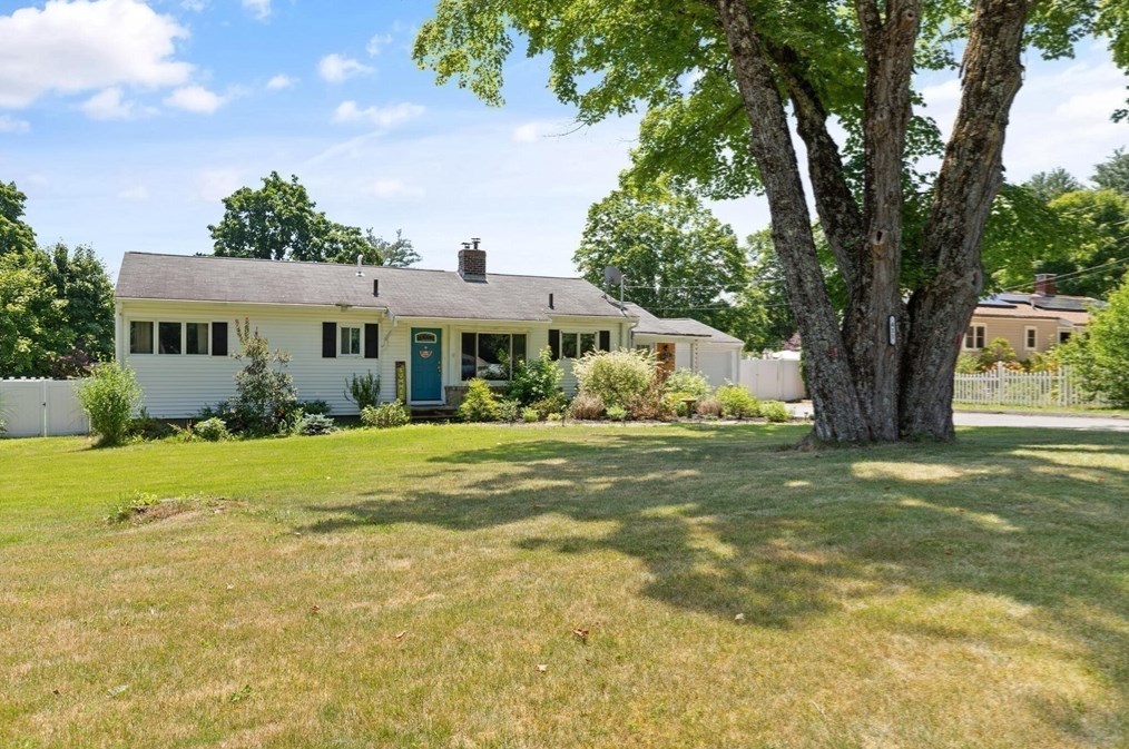 411 Main St, Lancaster MA  01523-2854 exterior