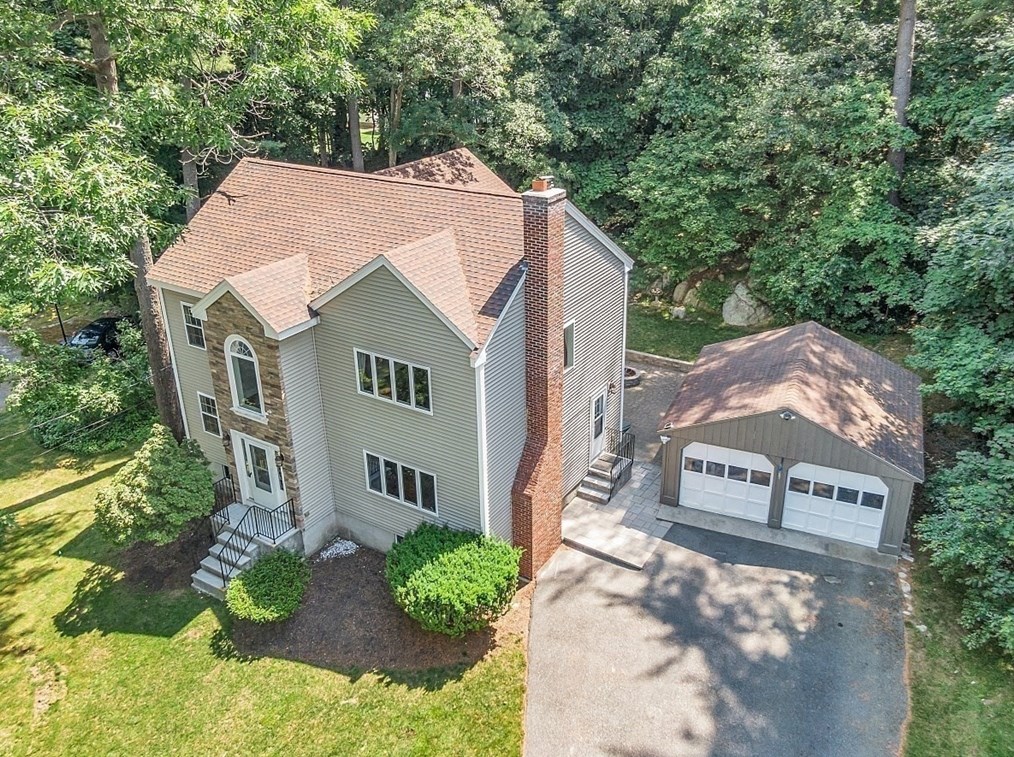 54 Ledge Rd, Lynnfield, MA 01940