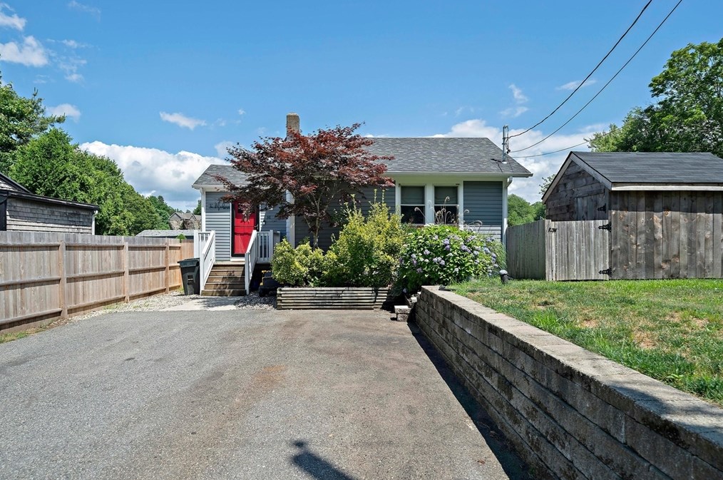 38 Mildred Ave, Swansea, MA 02777-1620