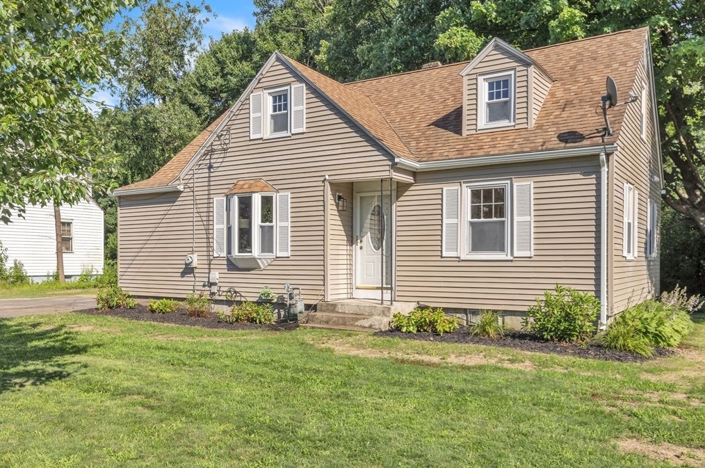 125 Chateaugay St, Chicopee, MA 01020