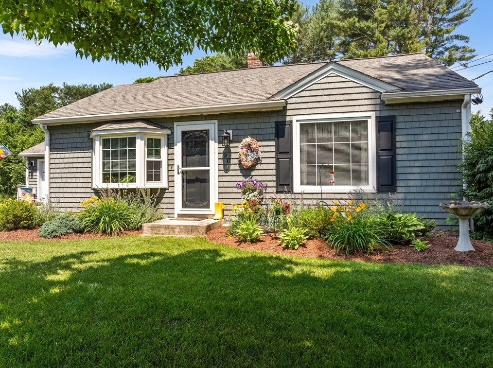 90 Pleasant St, Raynham, MA 02767 exterior