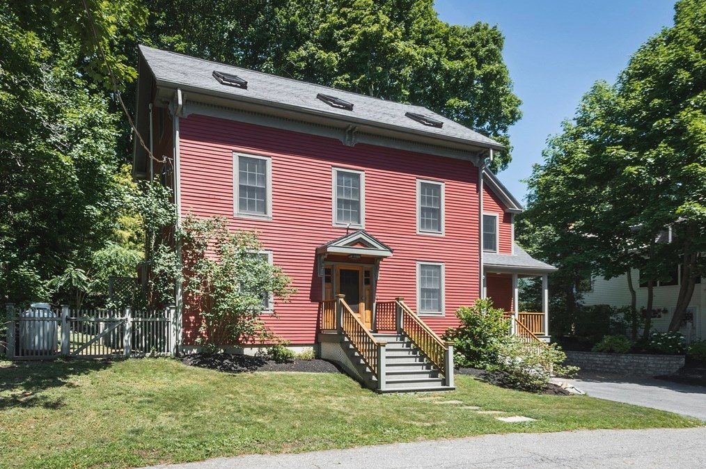 6 Sawyer St, Ipswich, MA 01938