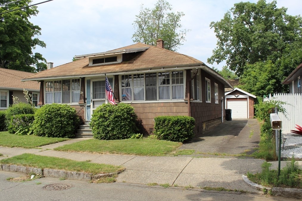 28 Schley St, Springfield, MA 01109 exterior