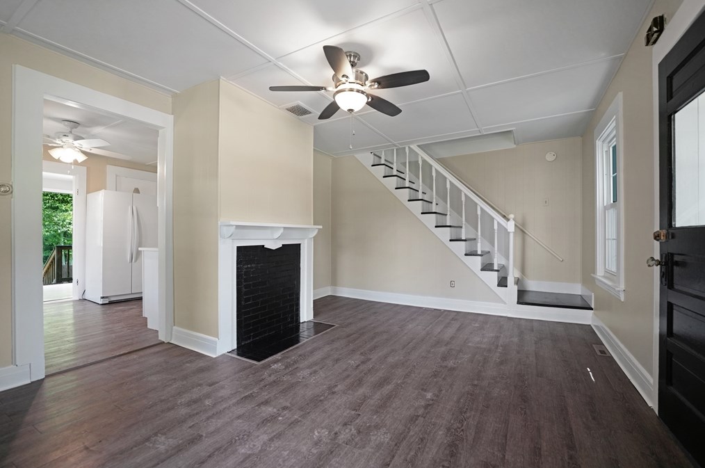 16 Alden Ave, Dartmouth MA 02747-2319 exterior