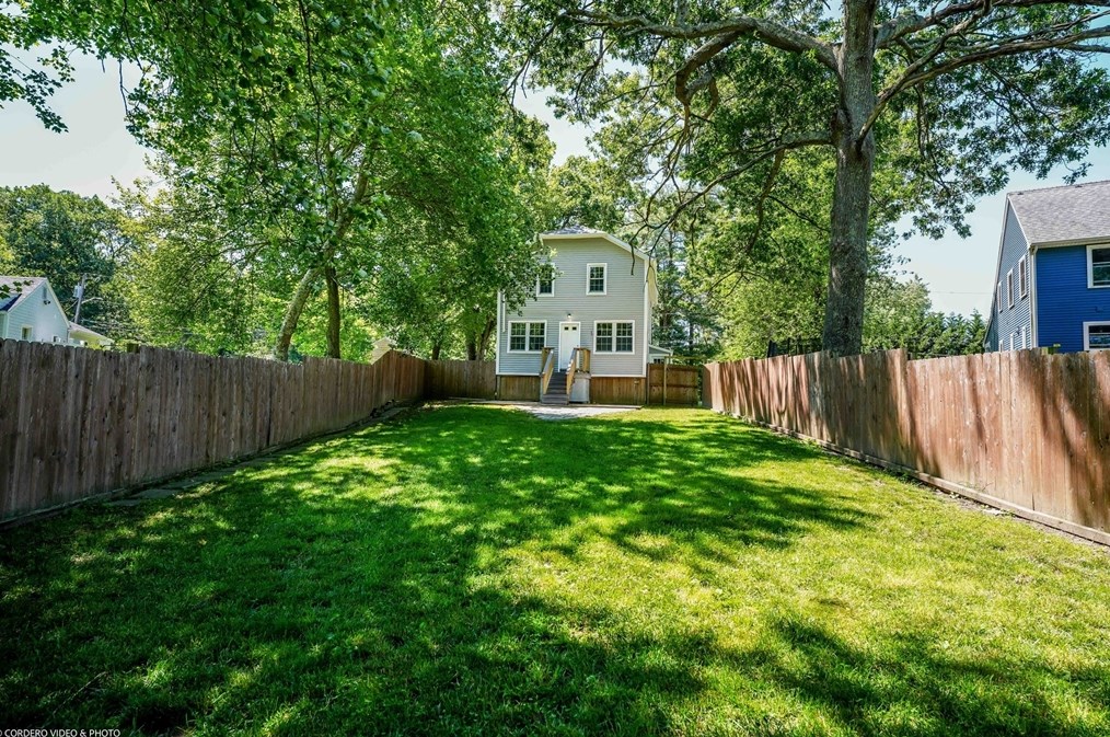 16 Alden Ave, Dartmouth MA 02747-2319 exterior