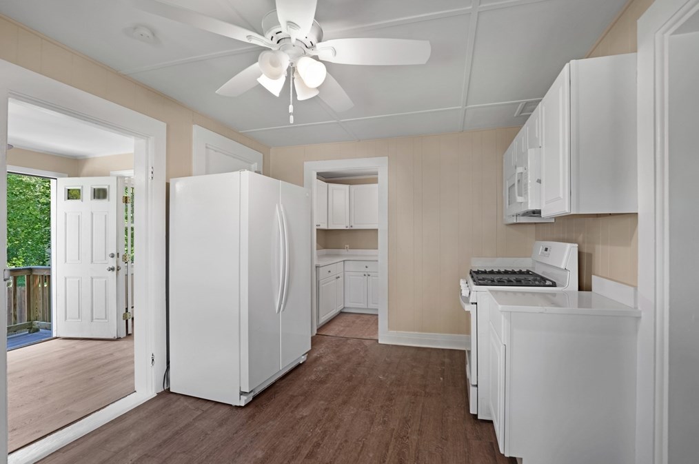 16 Alden Ave, Dartmouth MA 02747-2319 exterior