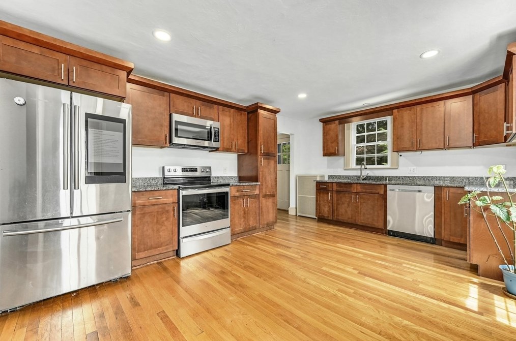 41 Flagg St, Worcester MA  01602-1448 exterior