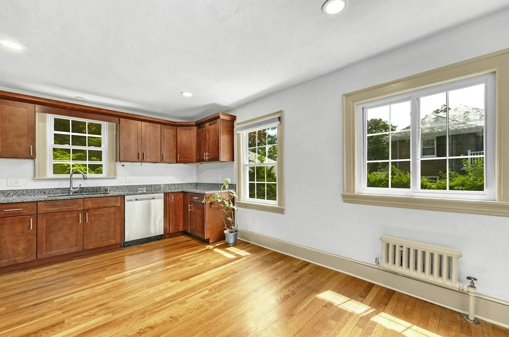 41 Flagg St, Worcester MA  01602-1448 exterior